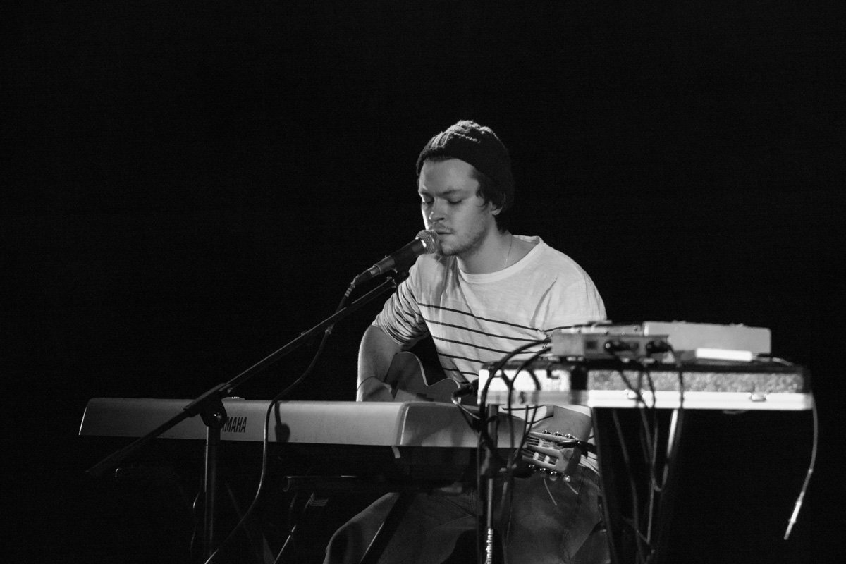 В Днепре в «Поплавке» выступили The Retuses 1