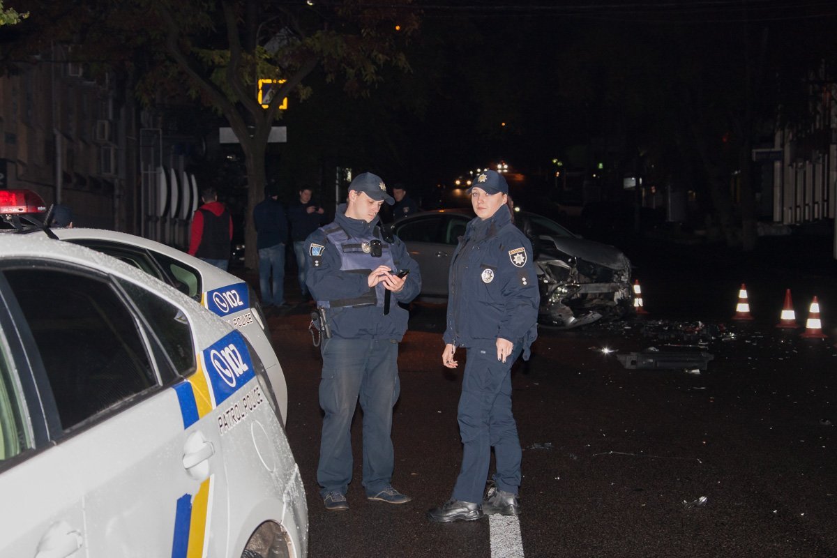 На Сечевых Стрельцов перевернулась маршрутка: пострадали 4 человека 8