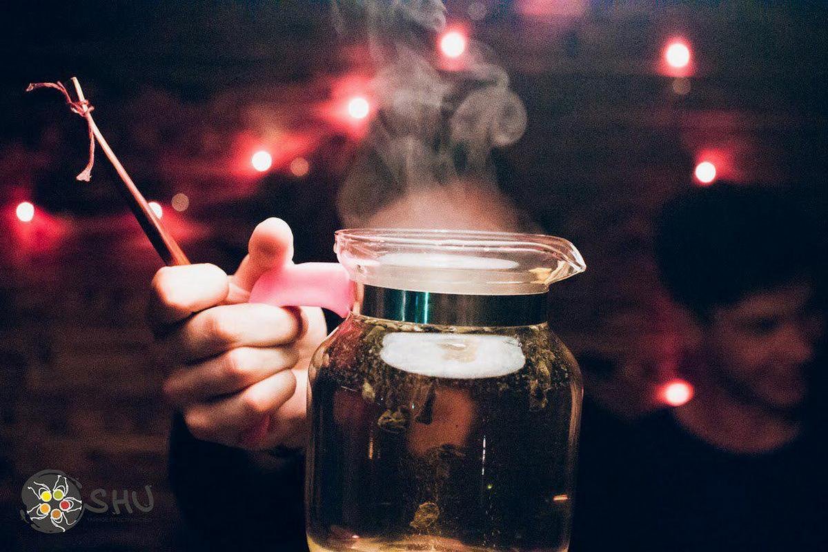 В Днепре прошла китайская чайная церемония в честь закрытия нашумевшего кафе 1