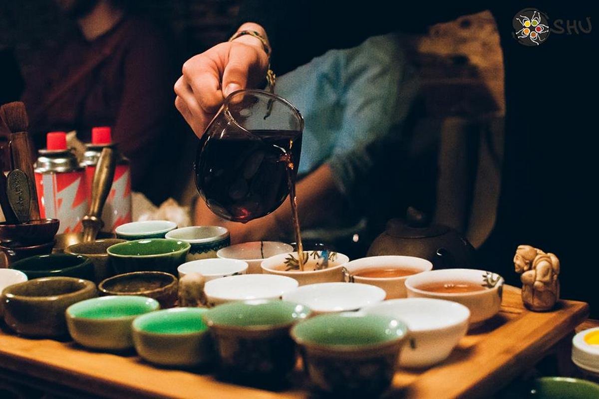 В Днепре прошла китайская чайная церемония в честь закрытия нашумевшего кафе 3