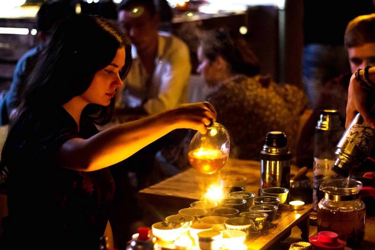 В Днепре прошла китайская чайная церемония в честь закрытия нашумевшего кафе 7