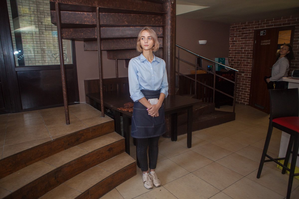 Супергерои, пицца и игровые приставки: в Днепре открылся Комикс-бар 12