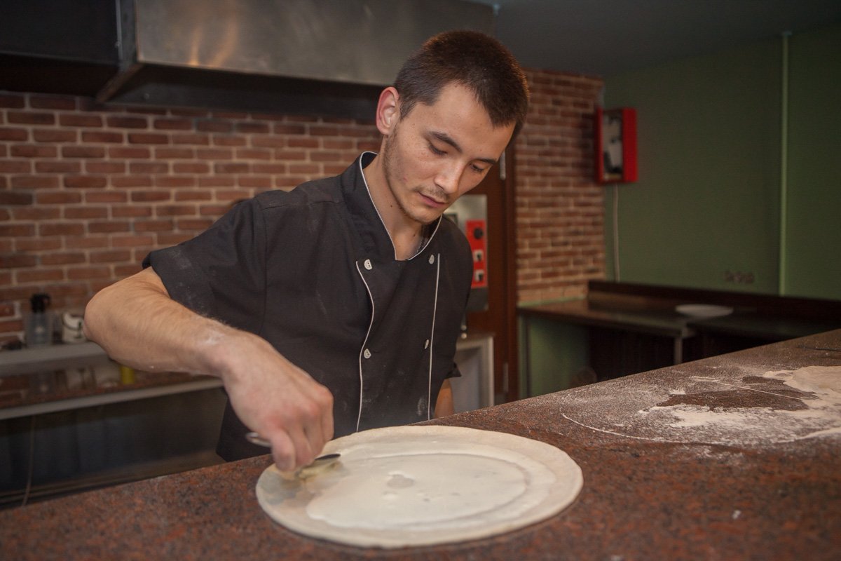 Супергерои, пицца и игровые приставки: в Днепре открылся Комикс-бар 13