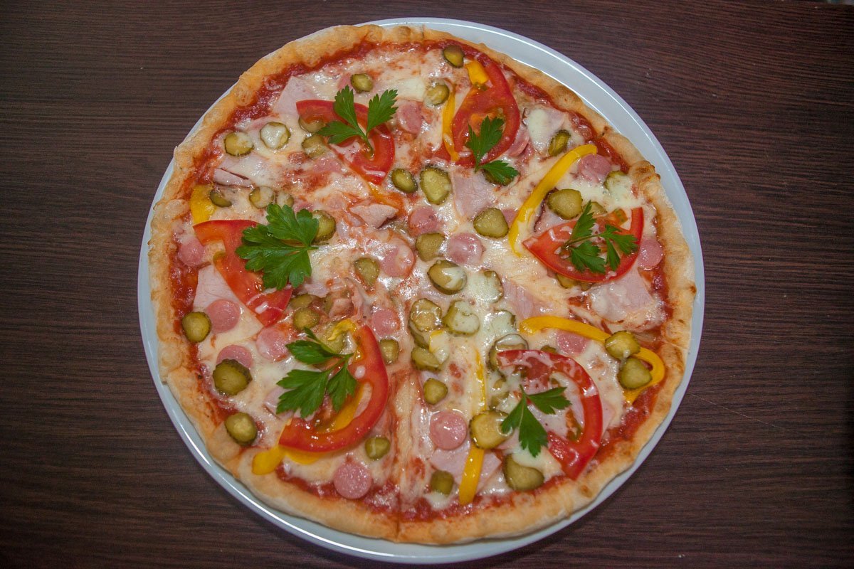 Супергерои, пицца и игровые приставки: в Днепре открылся Комикс-бар 15