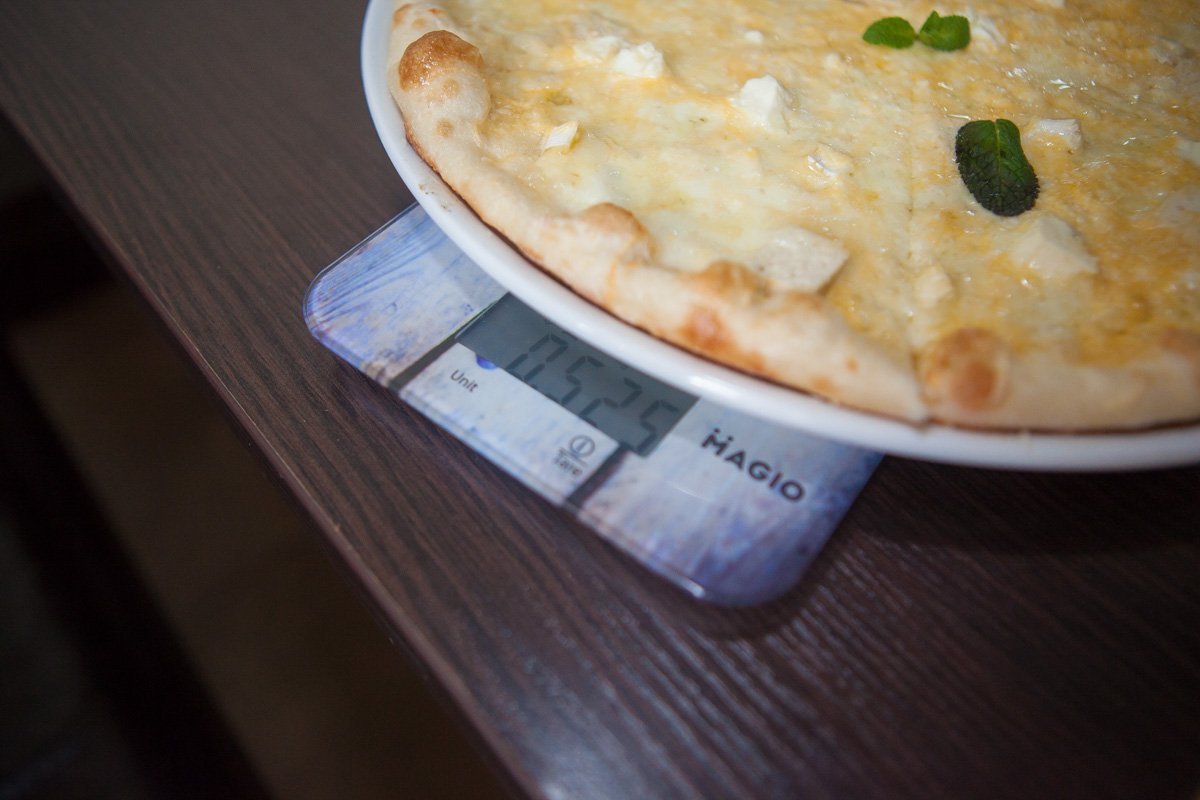 Супергерои, пицца и игровые приставки: в Днепре открылся Комикс-бар 16