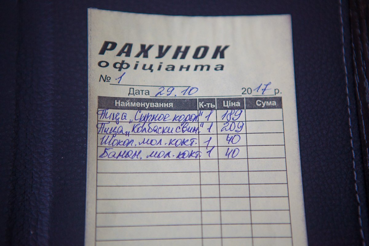 Супергерои, пицца и игровые приставки: в Днепре открылся Комикс-бар 21