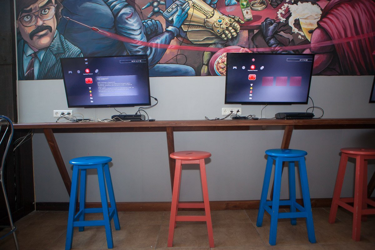 Супергерои, пицца и игровые приставки: в Днепре открылся Комикс-бар 23