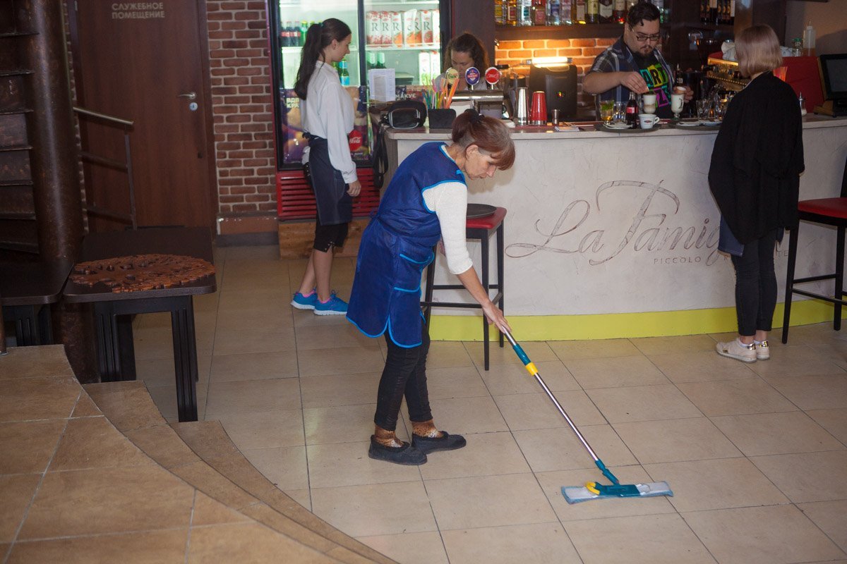 Супергерои, пицца и игровые приставки: в Днепре открылся Комикс-бар 27