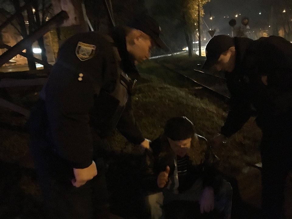 В Днепре мужчина чуть не умер на улице 1