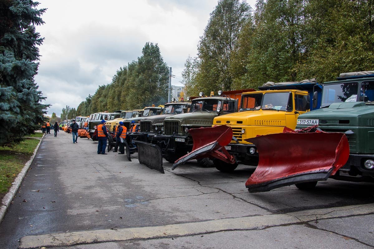 В Днепре показали обновленный автопарк коммунальной техники 2