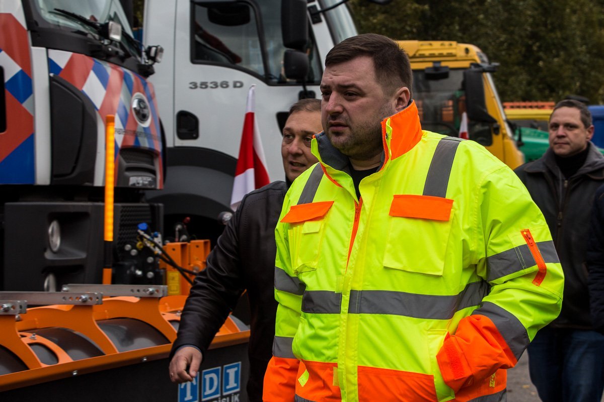 В Днепре показали обновленный автопарк коммунальной техники 8