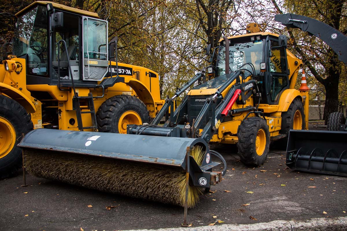 В Днепре показали обновленный автопарк коммунальной техники 10