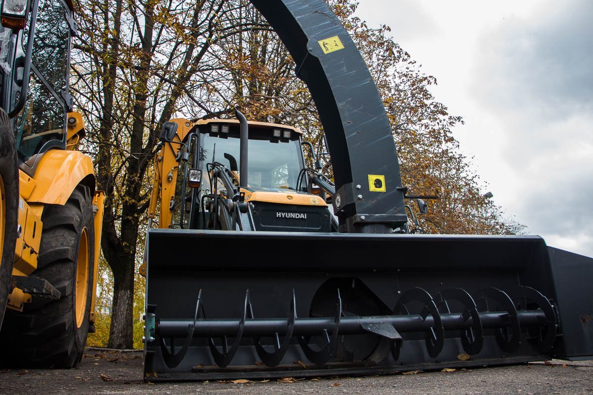 В Днепре показали обновленный автопарк коммунальной техники 11