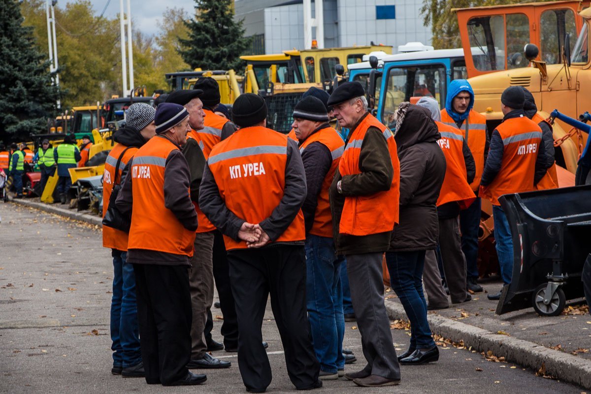 В Днепре показали обновленный автопарк коммунальной техники 12