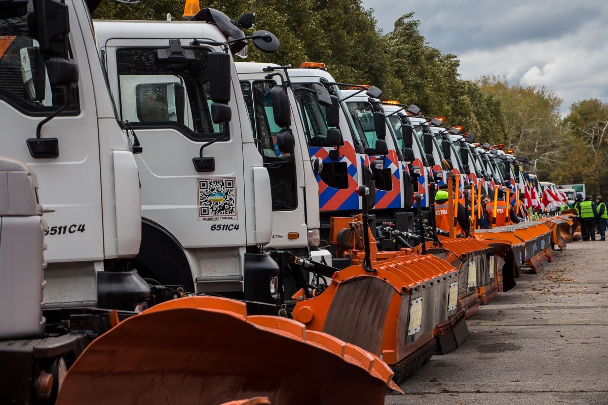 В Днепре показали обновленный автопарк коммунальной техники 13