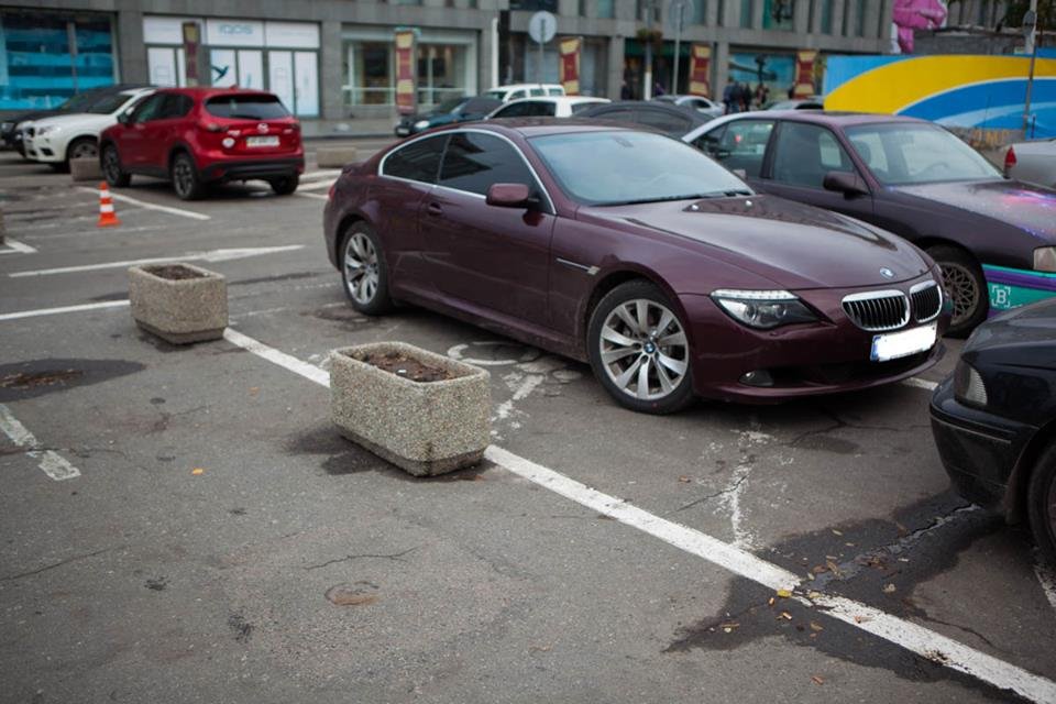 Водитель BMW нарывается на штраф Водитель BMW нарывается на штраф