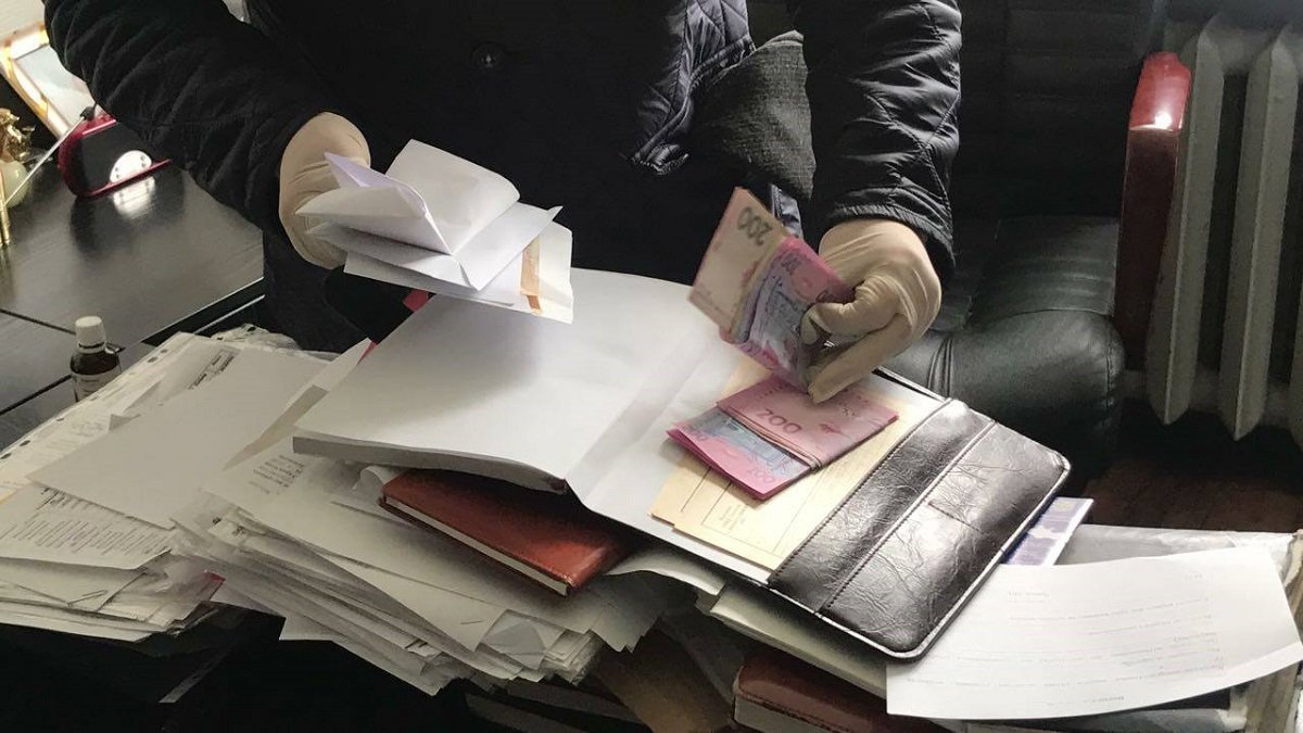 В Днепре СБУ поймала на взятке руководителя больницы МВД 3