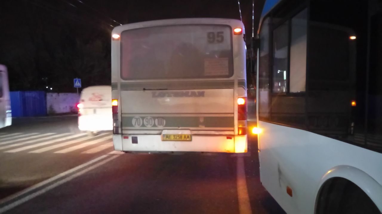 Участники ДТП ожидают приезда полиции