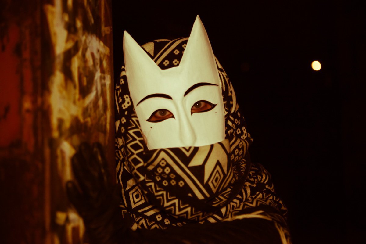 Смотри в глаза, смотри на луну Смотри в глаза, смотри на луну