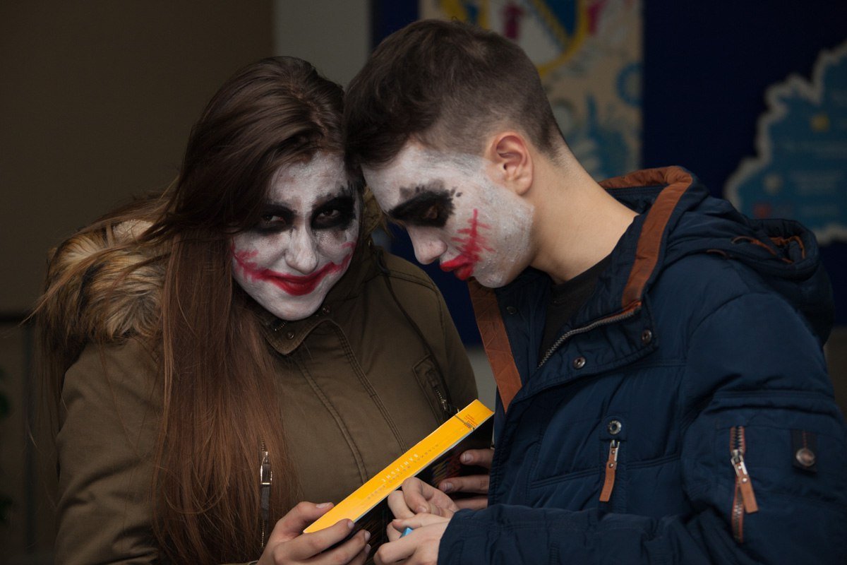 Некоторые гости пришли в гриме Некоторые гости пришли в гриме