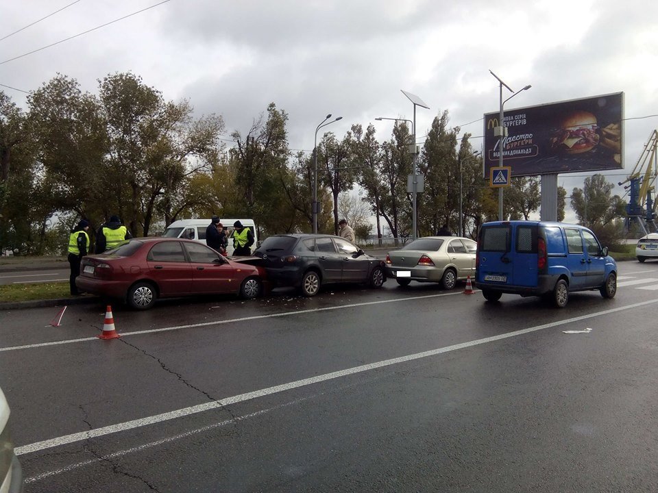 ДТП на Набережной Заводской ДТП на Набережной Заводской