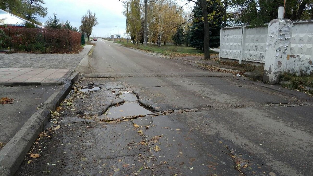 Несмотря на наличие электроопор уличное освещение отсутствует Несмотря на наличие электроопор уличное освещение отсутствует