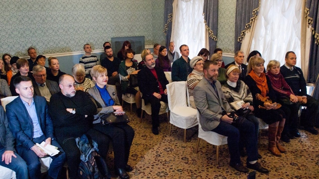 Городская память: в Днепре издали книгу о Доме Хренникова 1