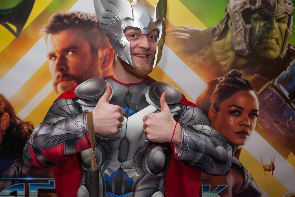 Тор и сам получал искреннее удовольствие от вечеринки Тор и сам получал искреннее удовольствие от вечеринки