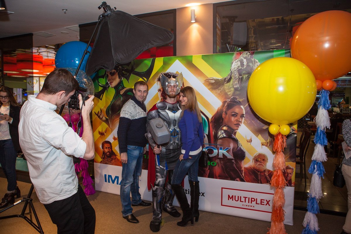 Нельзя просто так прийти и не сфотографироваться с Тором Нельзя просто так прийти и не сфотографироваться с Тором