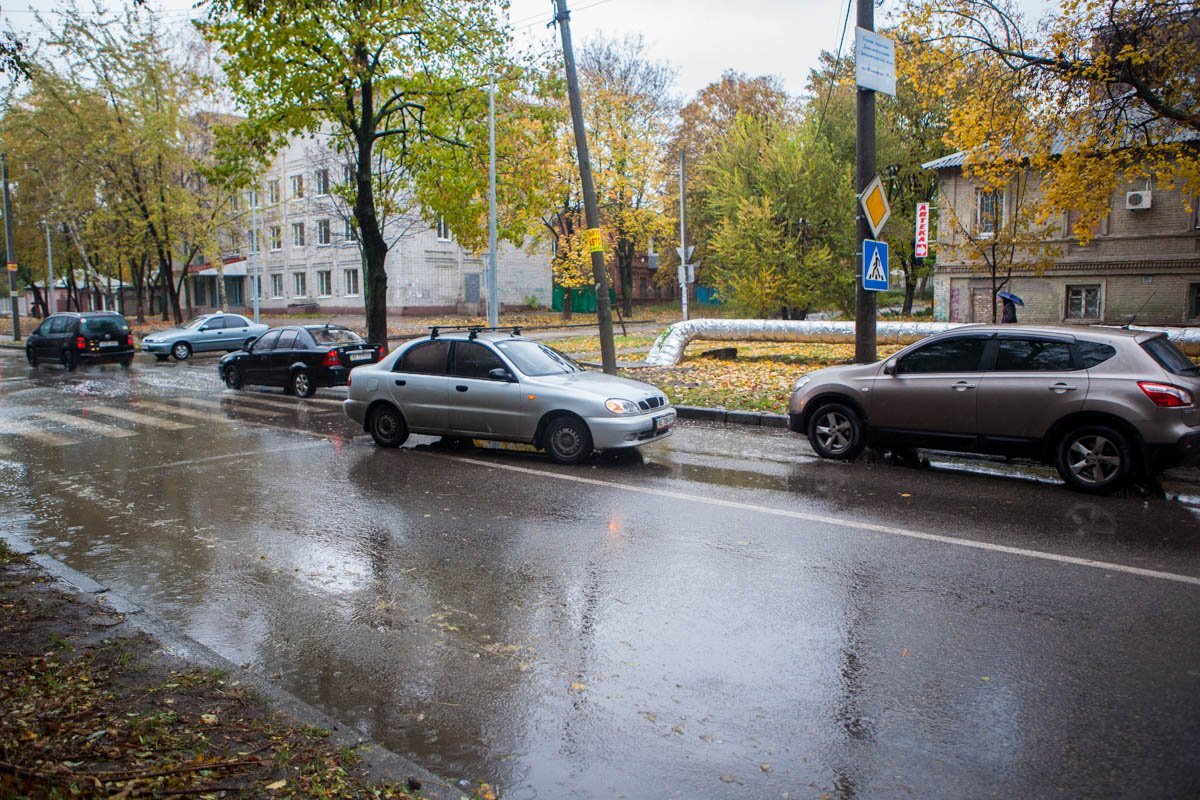 Lanos сбил пешехода на перекрестке Антоновича и Философской