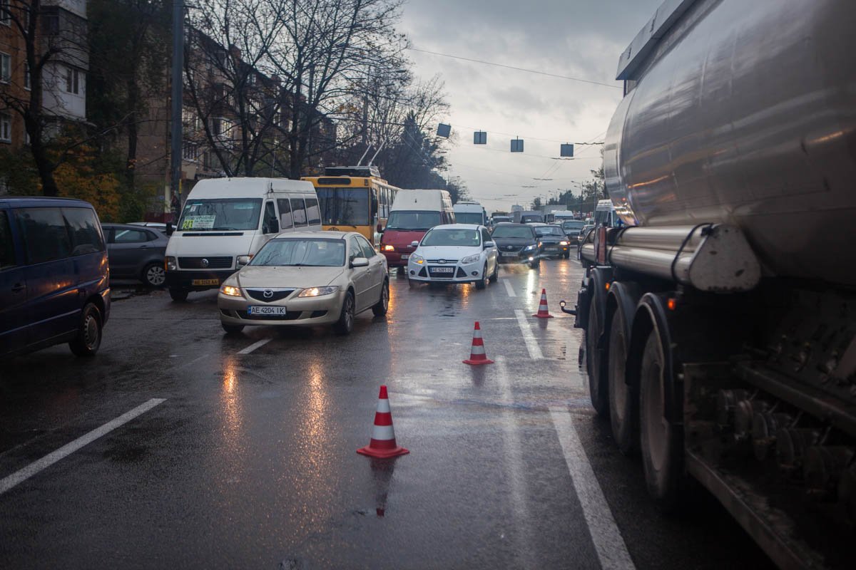 В результате аварии образовалась пробка В результате аварии образовалась пробка