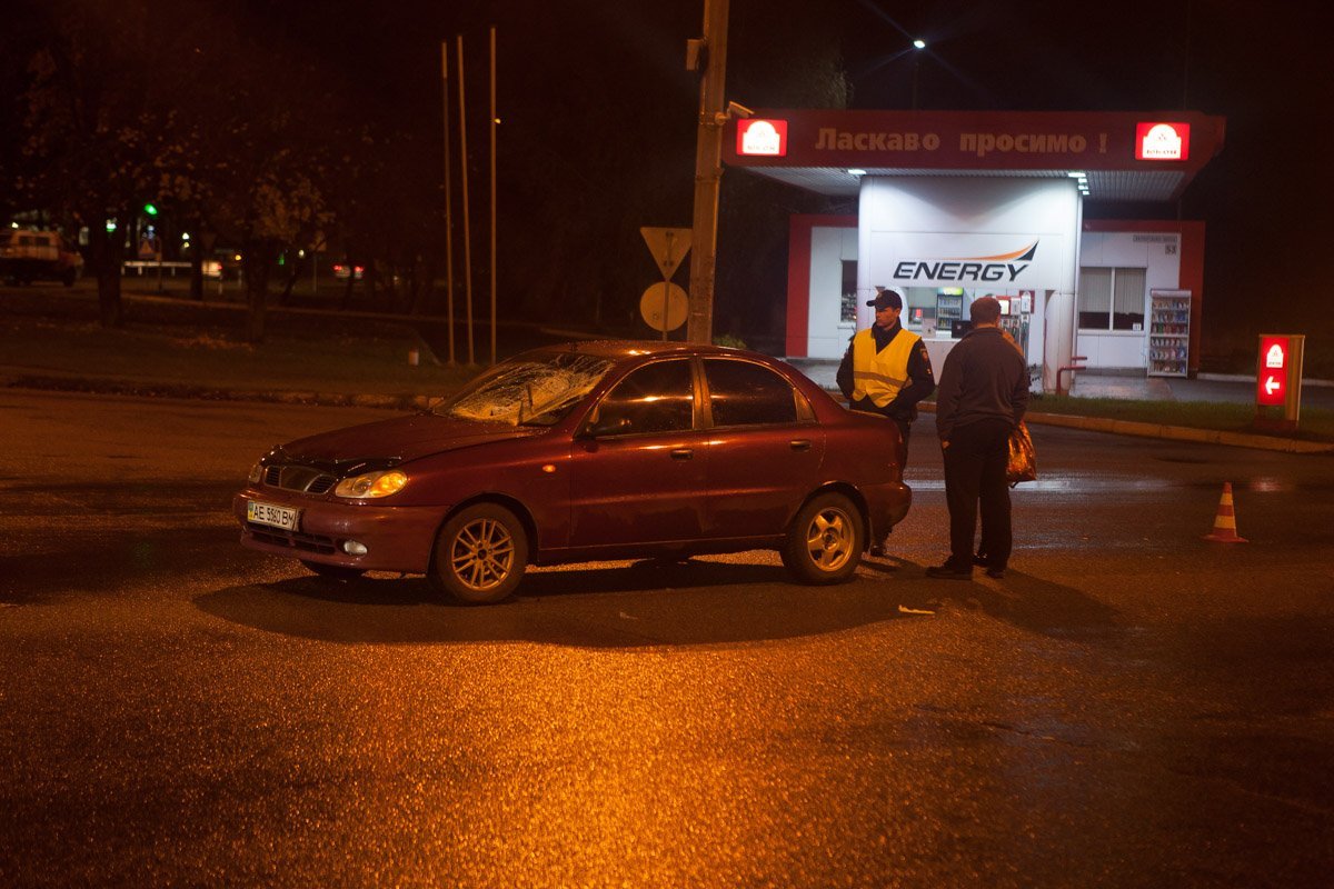 Lanos сбил женщину на Запорожском Шоссе Lanos сбил женщину на Запорожском Шоссе