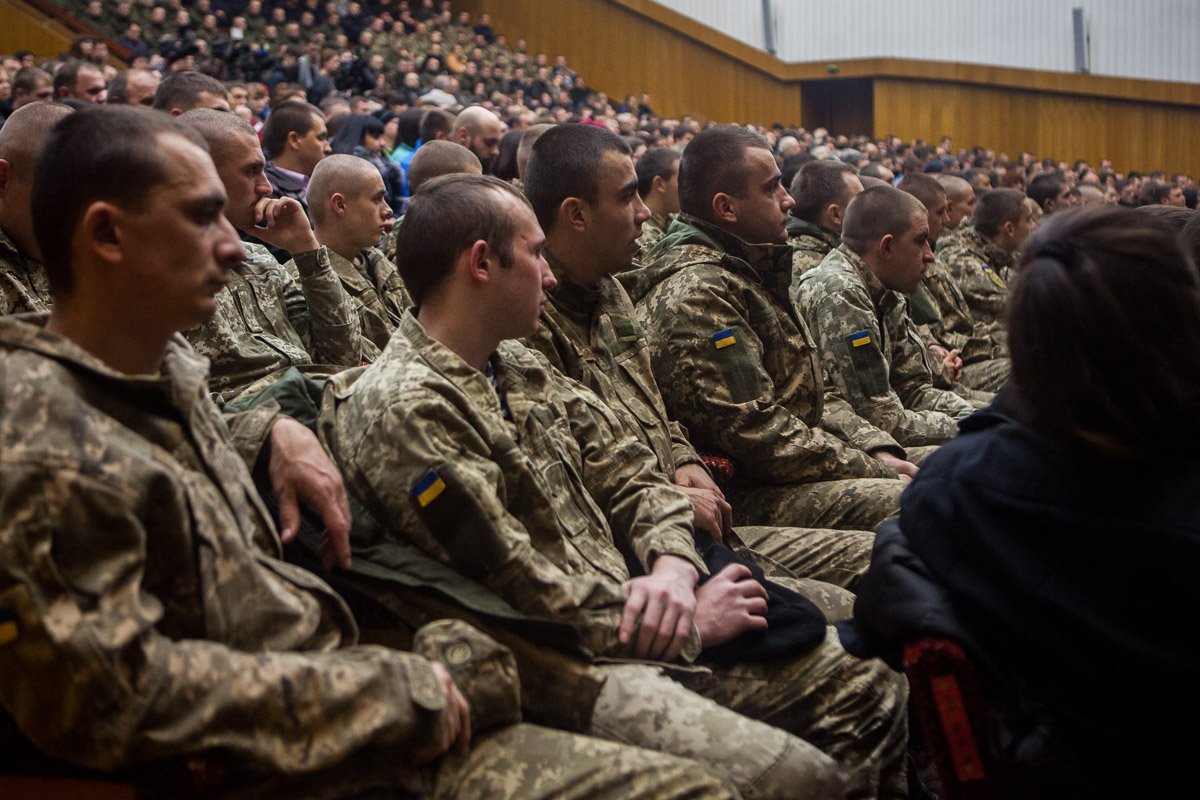 Пришли и те, кому мы обязаны мирным небом над Днепром