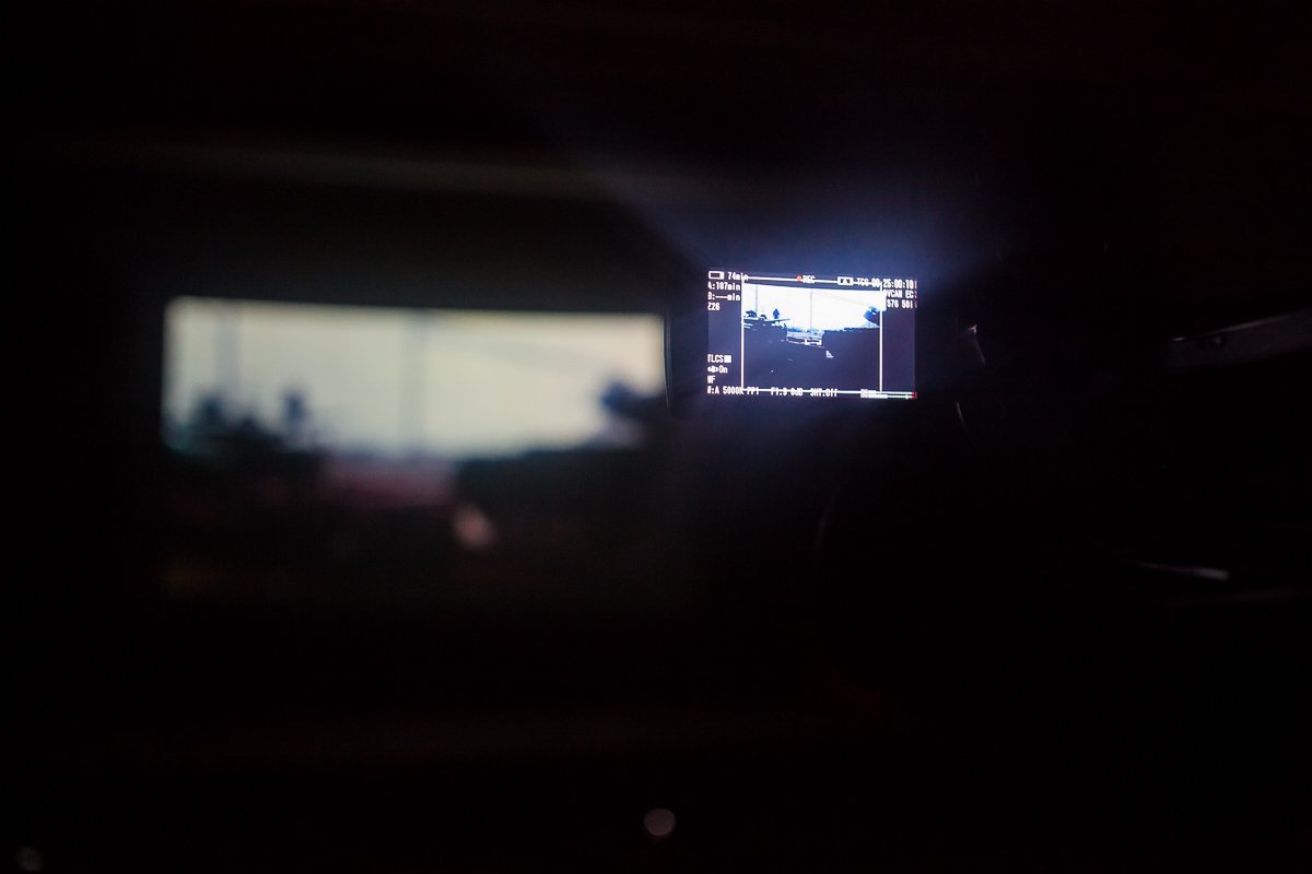 Потухли огни и взгляды устремились на экран