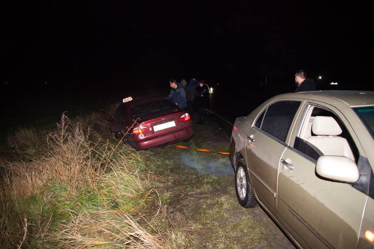 Автомобилист не справился с управлением из-за мокрой дороги Автомобилист не справился с управлением из-за мокрой дороги