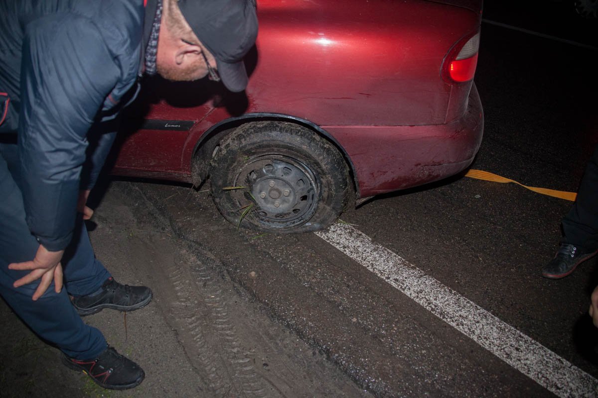 В машине спустило колесо В машине спустило колесо