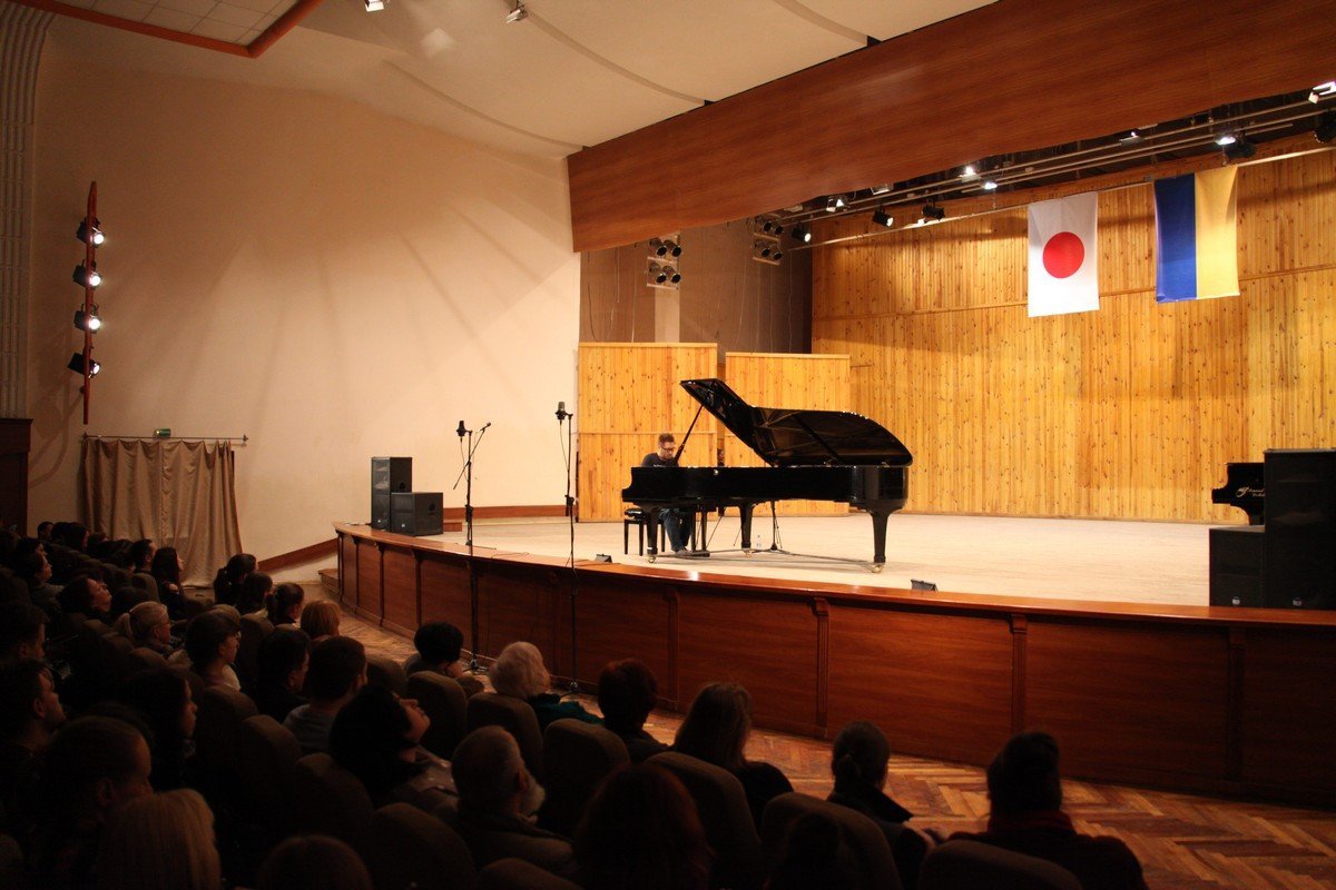 Японскую осень в Днепре