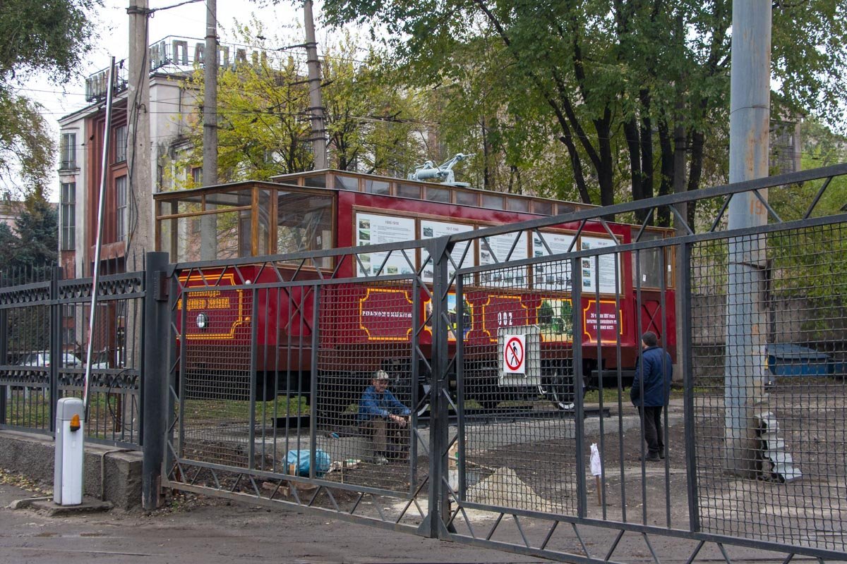 Внутри трамвая расположатся фотографии и таблички с историческими данными Внутри трамвая расположатся фотографии и таблички с историческими данными