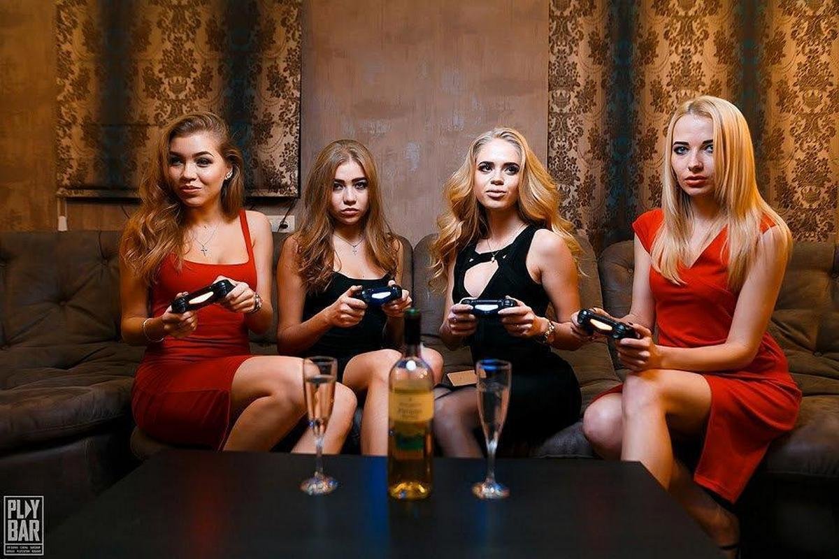 Как думаете, кто из девушек орк?