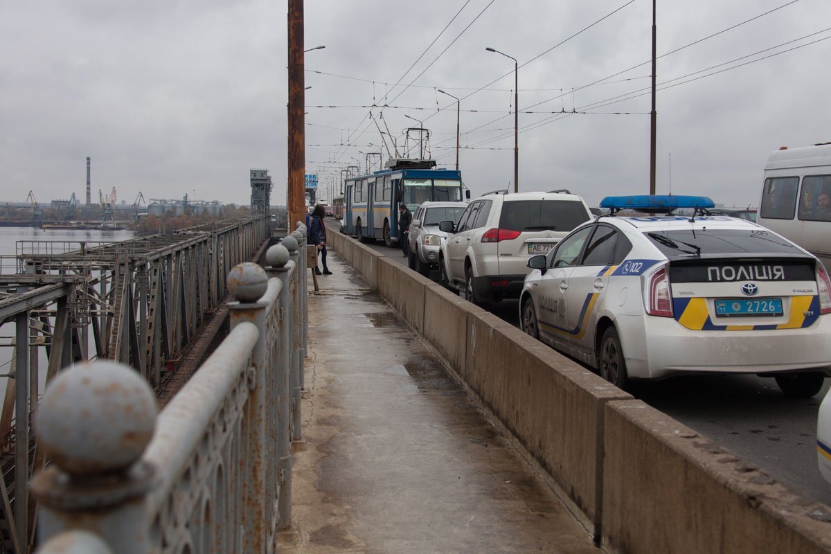 На Старом мосту столкнулись Nissan и Opel