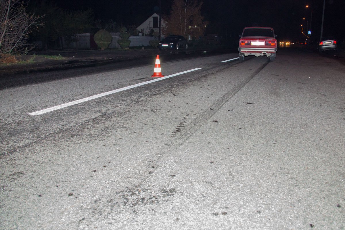 Тормозной путь ВАЗа виден на дороге