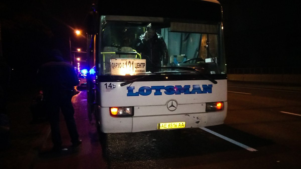 Пассажиры покинули автобус