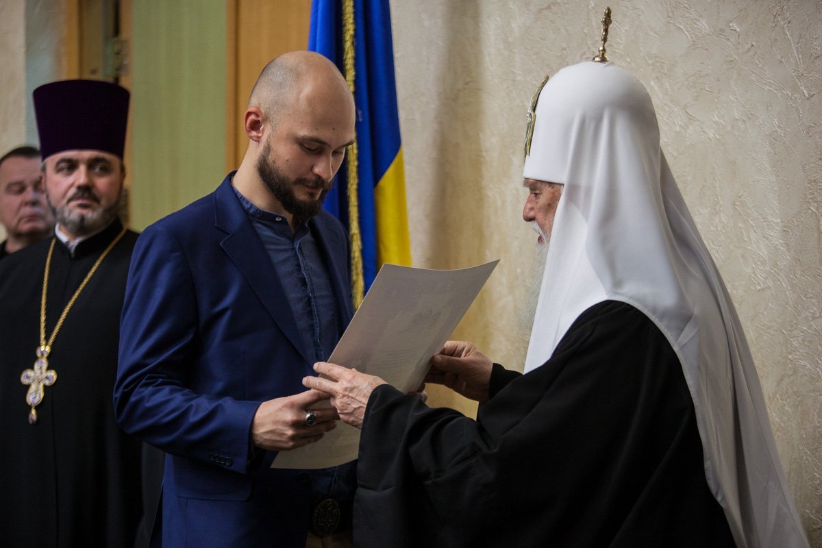Патриарх наградил днепровских волонтеров и военных 