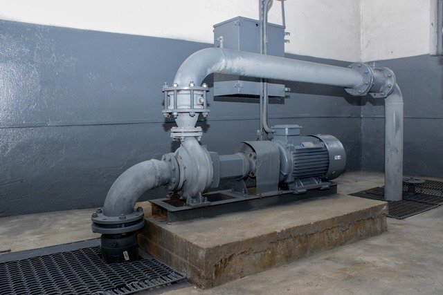 Заменили и основное насосное оборудование Заменили и основное насосное оборудование