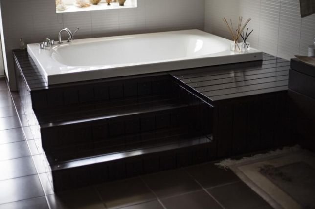 Гидромассажная ванна с шикарным дизайном