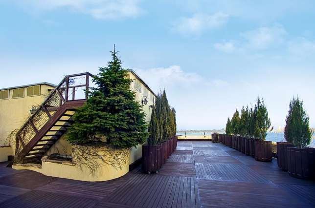 Терраса на крыше пентхауса отлично подойдет для вечеринок