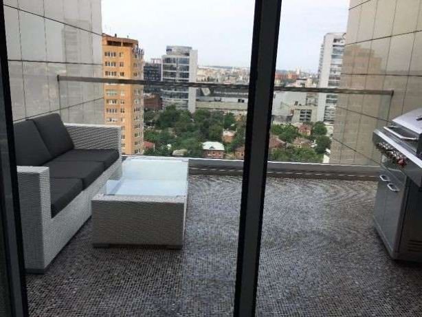 На открытой террасе есть даже свой мангал