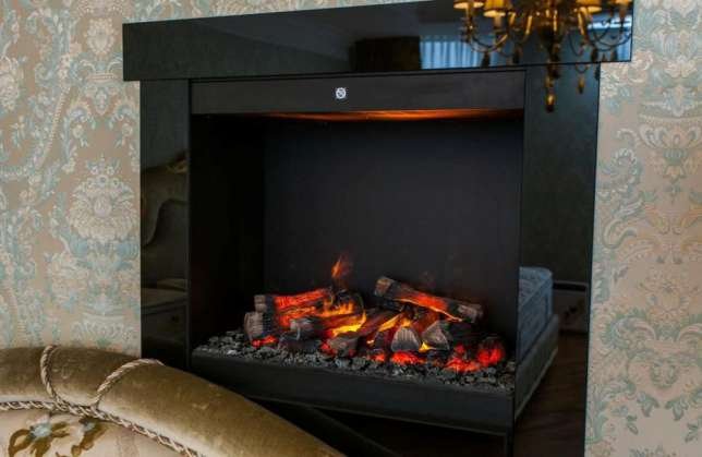 В квартире есть даже электронный камин