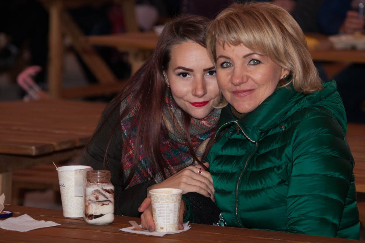 Приятно провести время с близкими людьми на городском пикнике