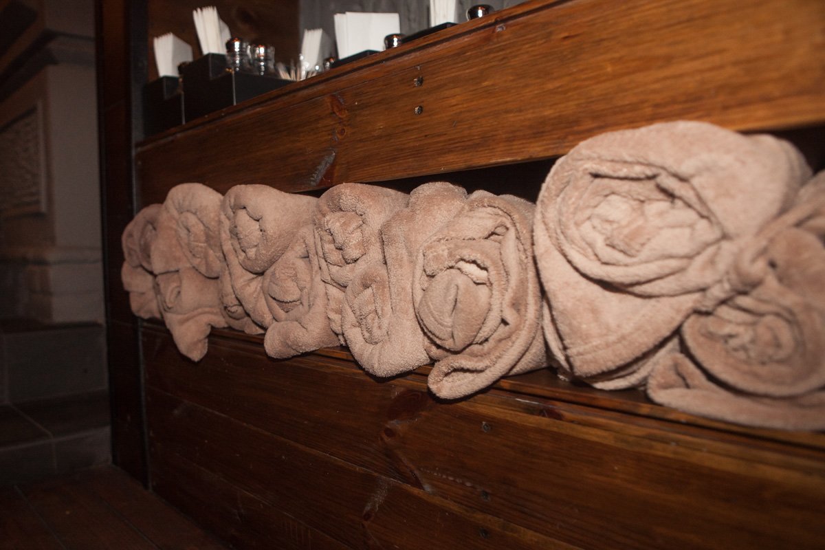 Теплые пледы на летней террасе